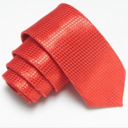 Červená úzka slim kravata so vzorom šachovnice
